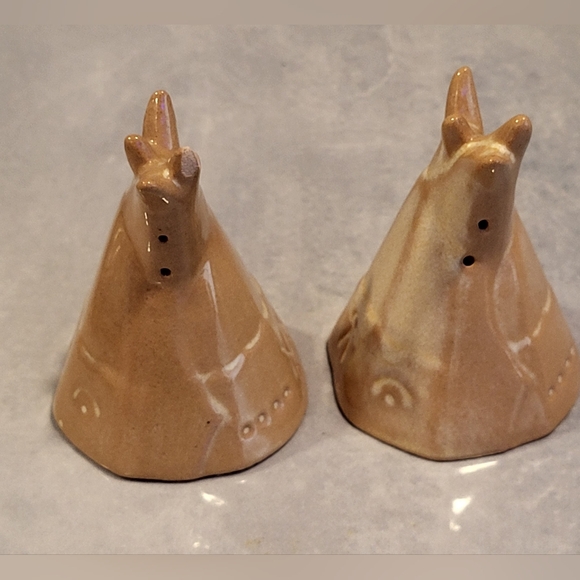 Vintage Teepee Salt and Pepper Shakers - Picture 2 of 7